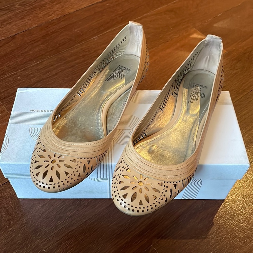 Belle by Sigerson Morrison Nude Cut Out Flats, 8.5/9